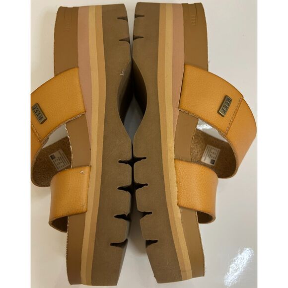 Reef Cushion Vista Hi sandals. Size 8.5(W). - Picture 5 of 8